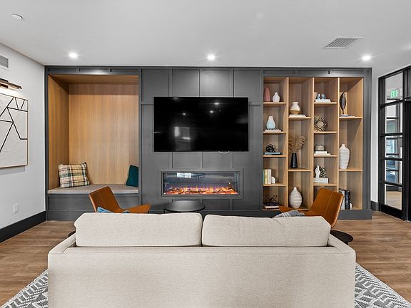 4th image of 635 Main St #111