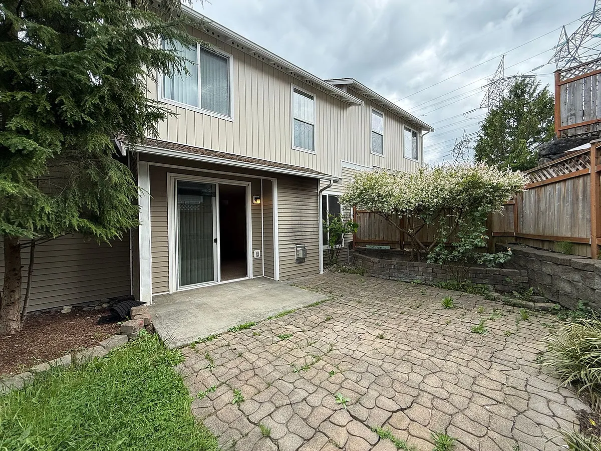 Building Photo - 2902 SE 11th Pl #1066