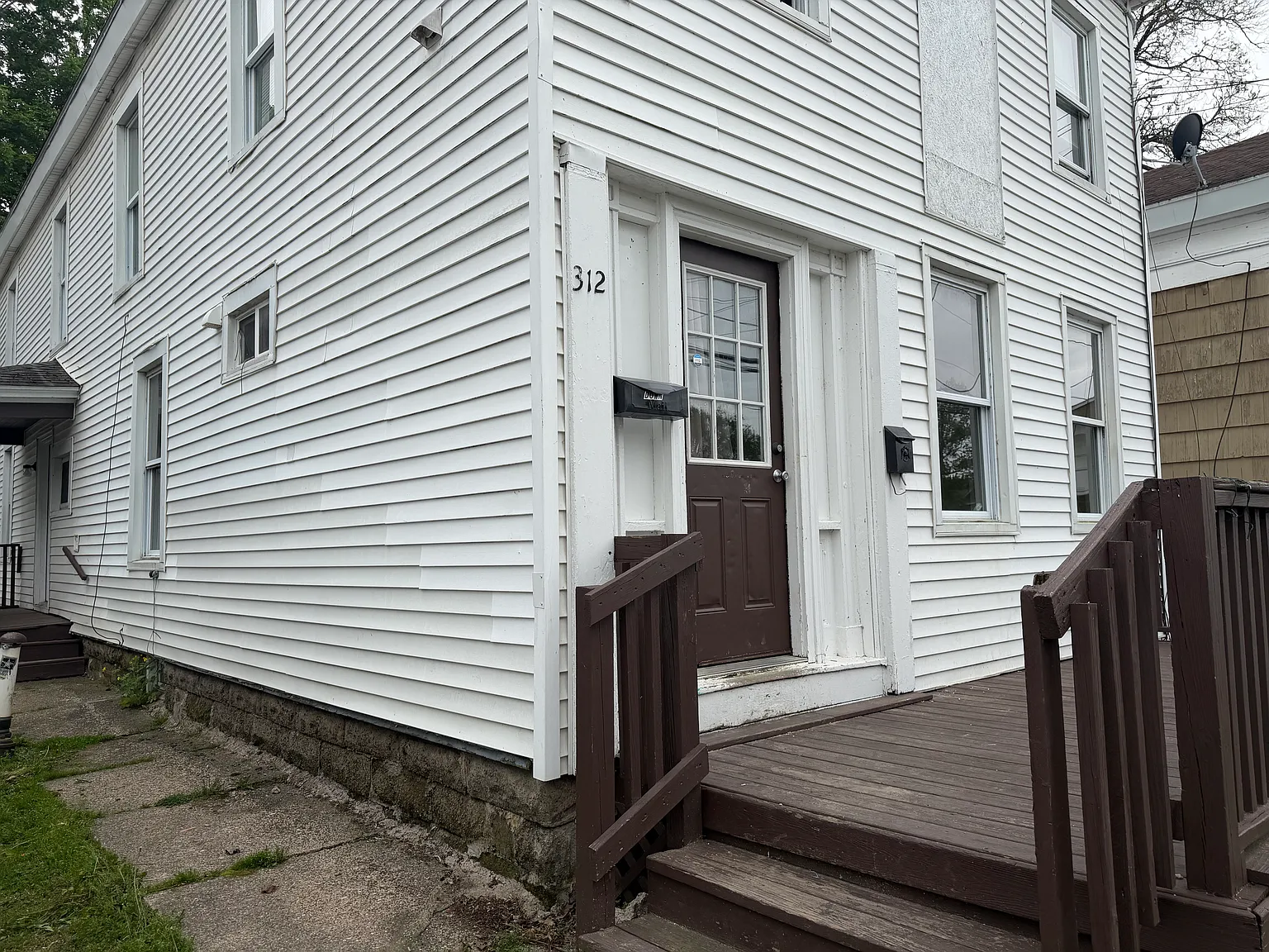 3 bed, $1,400 — Photo 1