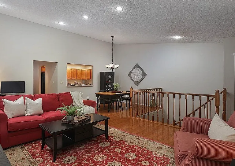 86 Edward Dr — Photo 2