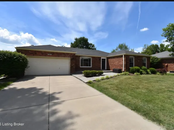 308 Hawick Pl, Douglass Hills, KY 40243