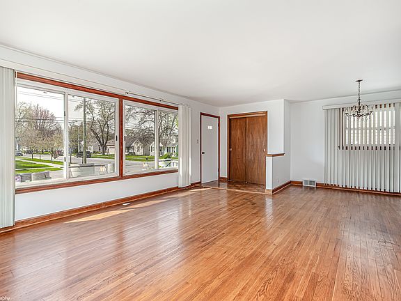 5th image of 5322 W 91st St