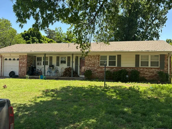 103 Meadowdale Dr, Chickasha, OK 73018