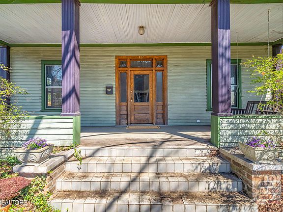 4th image of 127 Leonard Pl