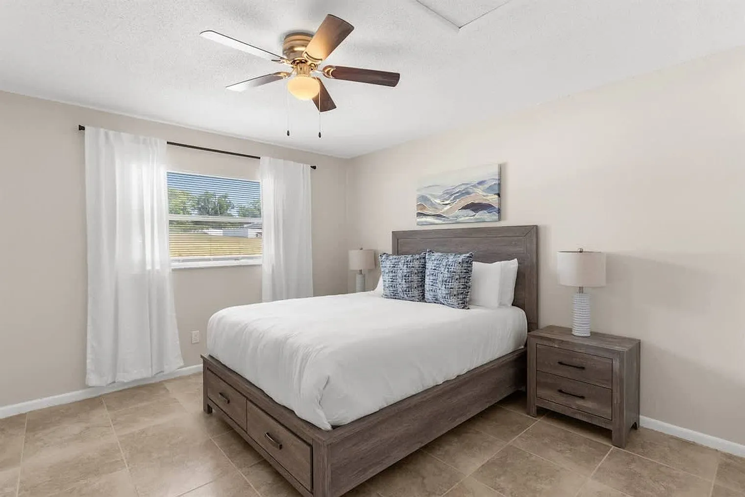2 bed, 1.0 bath, 839 sqft, $2,799 — Photo 3