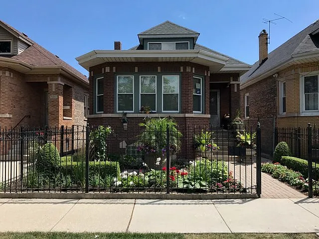 5843 S Washtenaw Ave photo 1