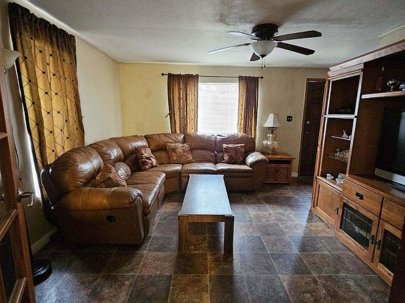 4th image of 420 E Picacho Ave