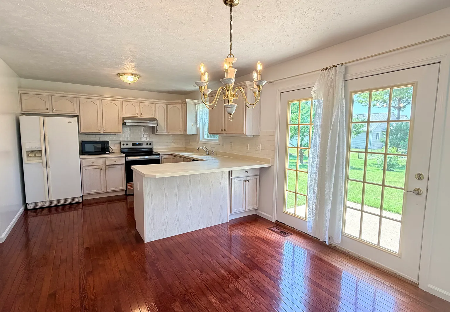 4 bed, 2.5 bath, 2280 sqft, $2,800 — Photo 4