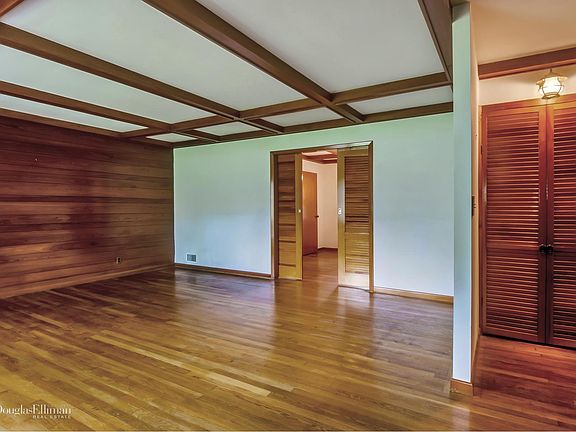 4th image of 383 Sunrise Ave