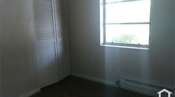 1168 Penfield Ave — Photo 11