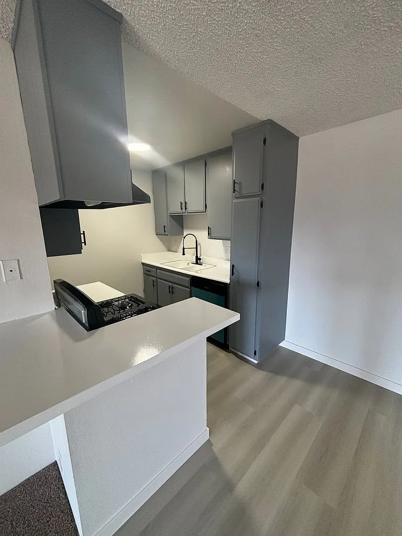 WOODCREST APARTMENTS — Photo 2