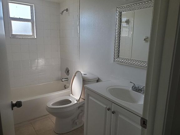 5th image of 3113 SW Santa Barbara Pl
