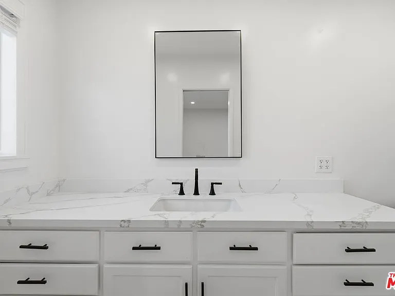 13025 Moorpark St #208 — Photo 16