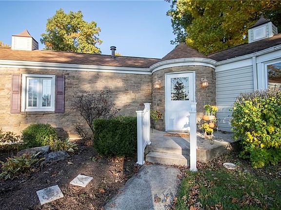 3rd image of 737 Melvin Dr