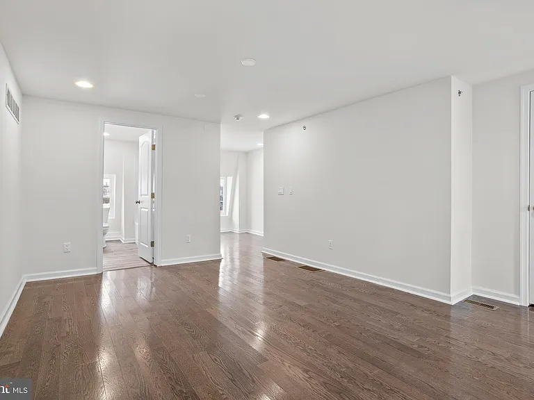 819 11th Ave #C — Photo 19