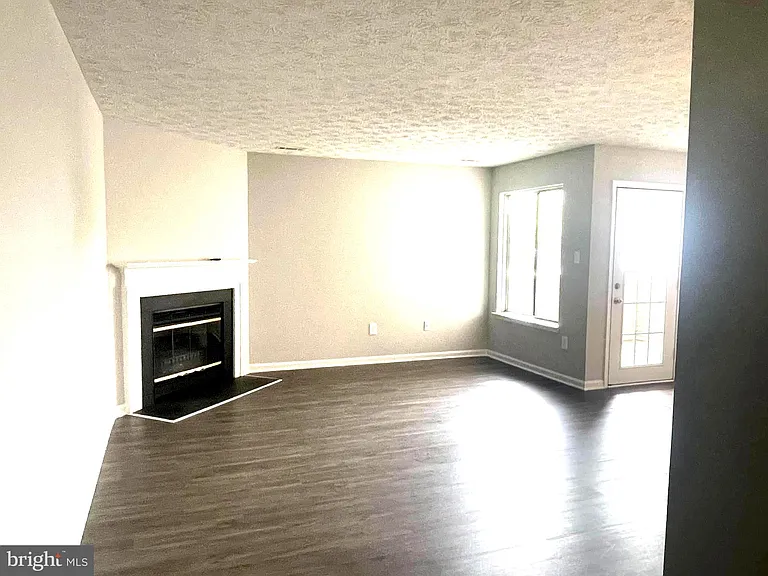 2137 Wainwright Ct #1C — Photo 3