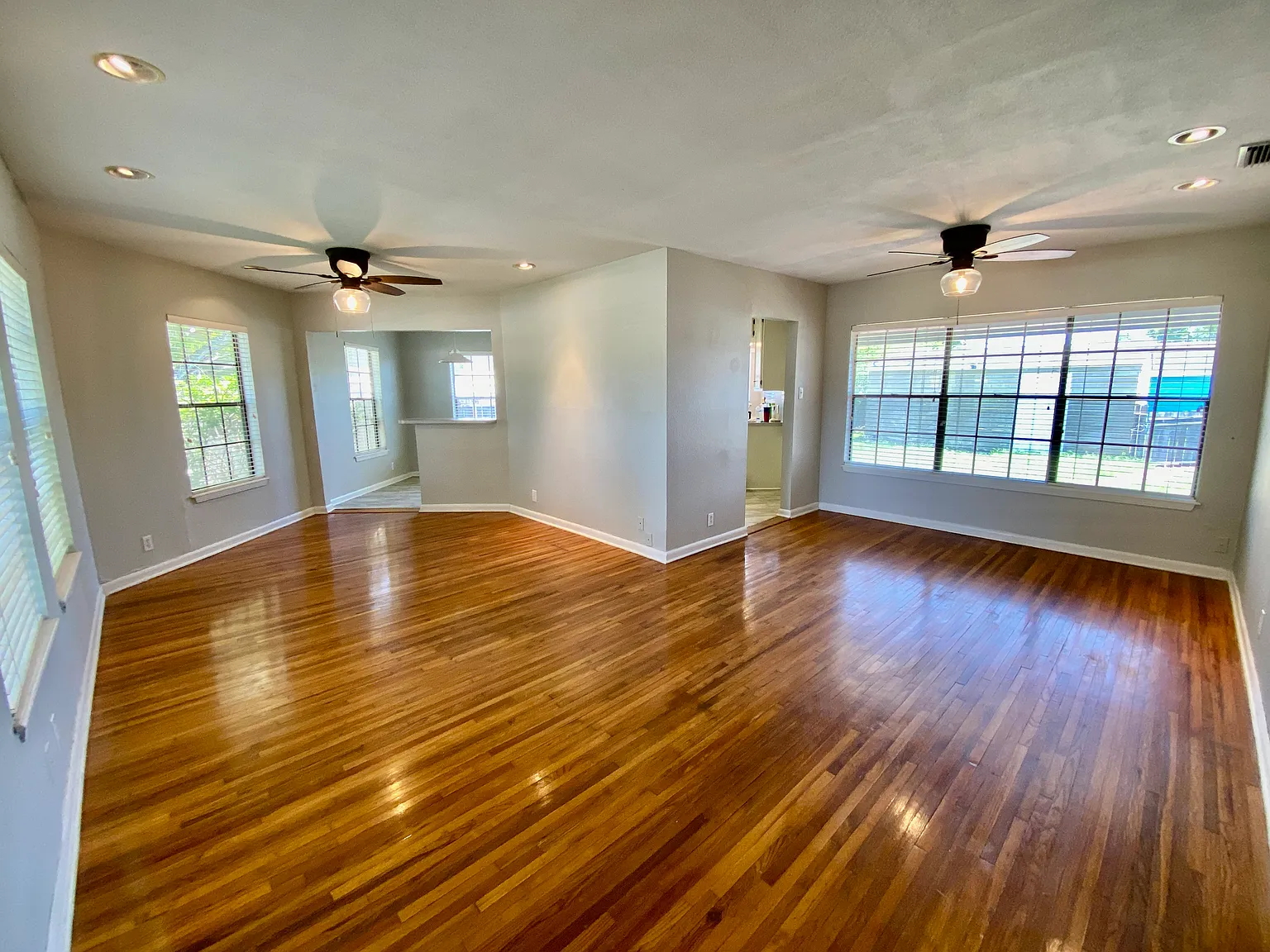 657 Lansdown Dr — Photo 2