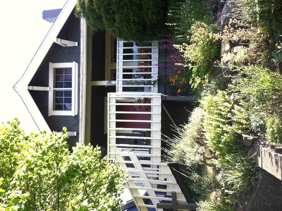 2nd image of 824 NE 69th St