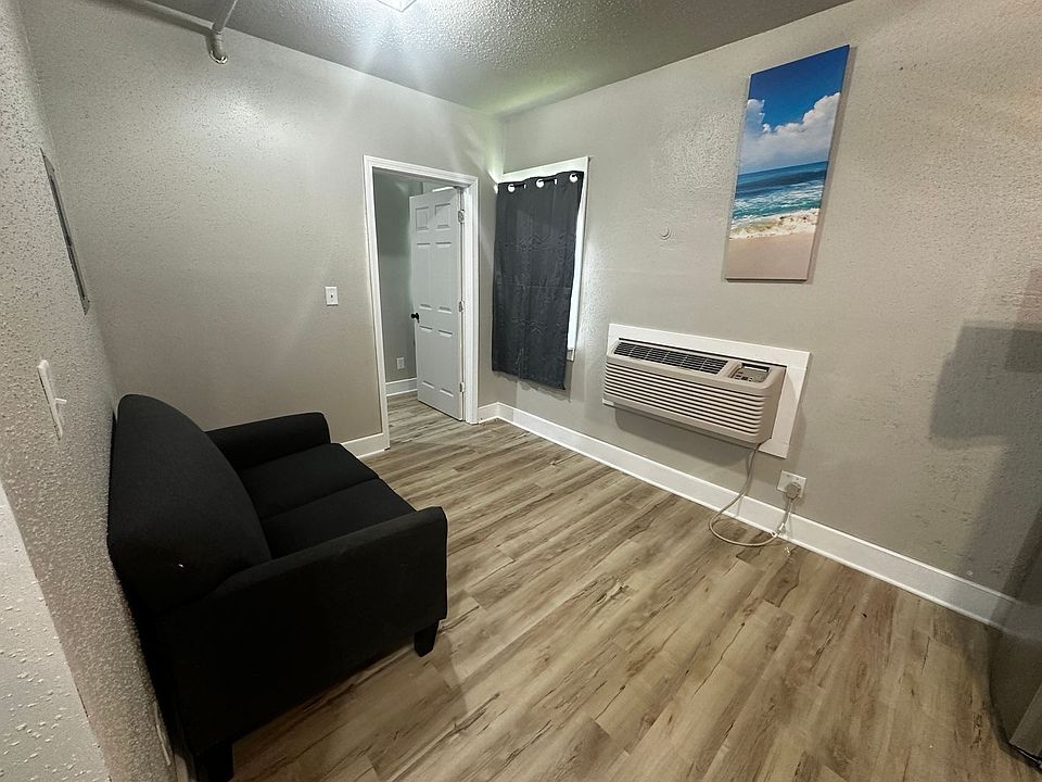 2nd image of 1302 Faraon St #107