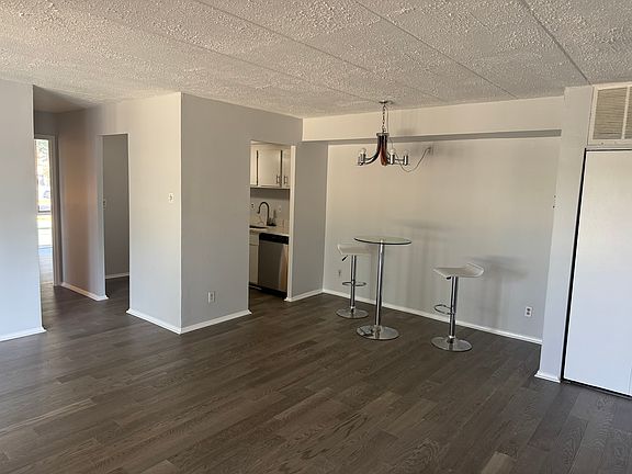 5th image of 2600 Indian Dr APT 2B