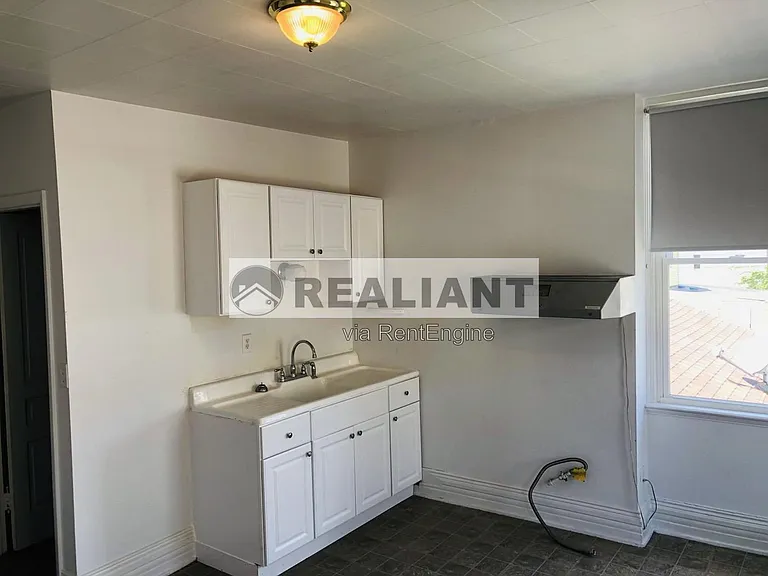 121 E 9th St #2 — Photo 2