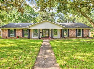 127 Begonia St, Lake Jackson, TX 77566