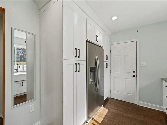 4th image of 19 Berkley Ave
