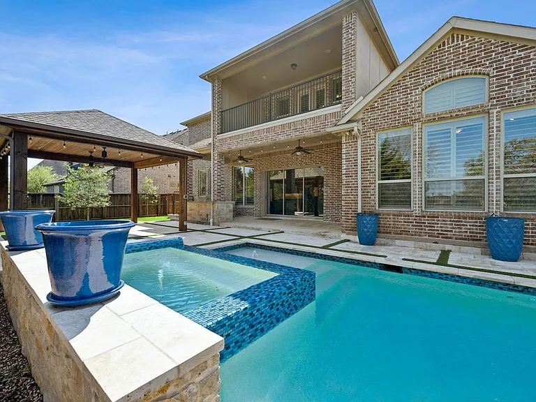 812 Lake Carillon Ln — Photo 1