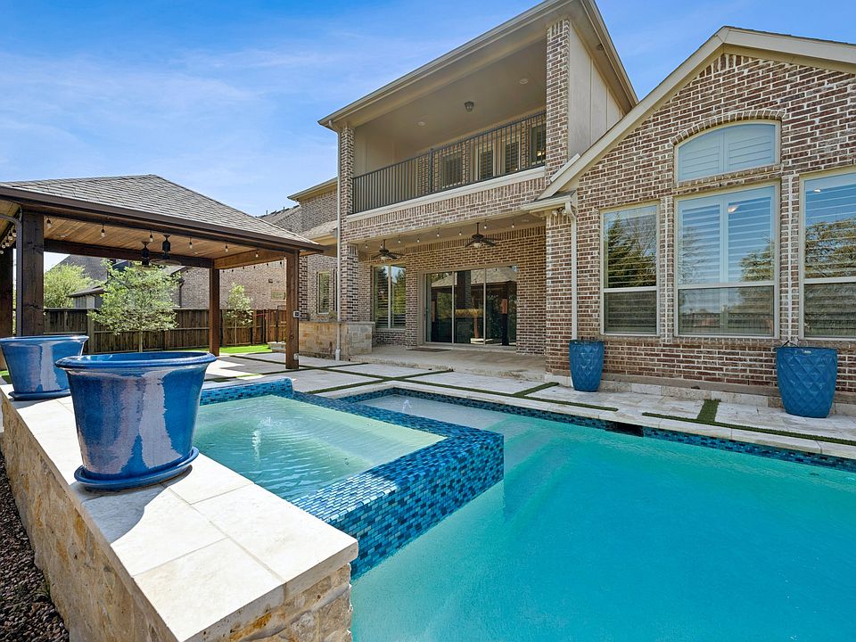 1st image of 812 Lake Carillon Ln