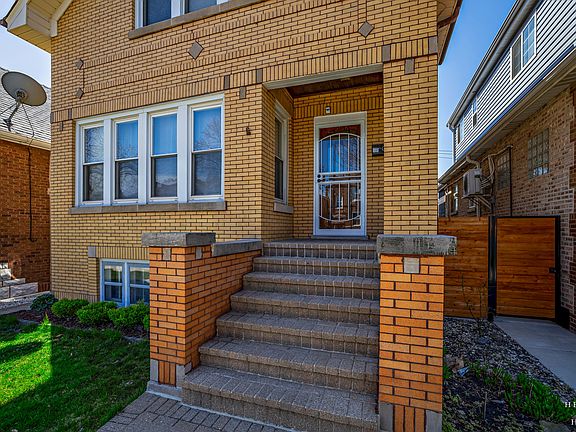 3rd image of 3138 N Luna Ave