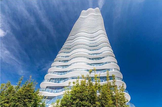 1st image of 19575 Collins Ave
