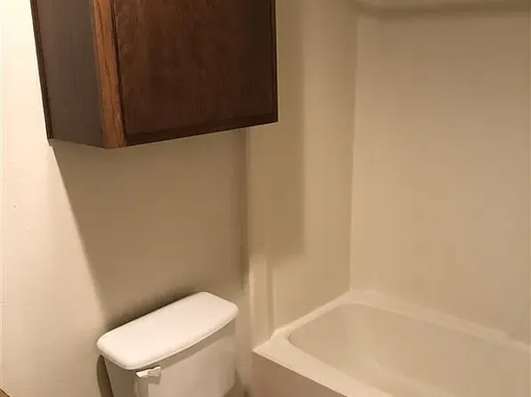 2815 Longmire Dr #B, College Station, TX 77845