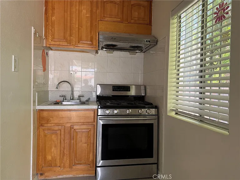 2712 W Hellman Ave — Photo 15