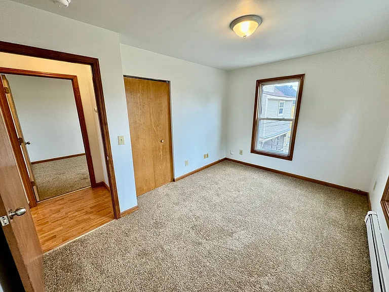 605 W Cross St — Photo 10