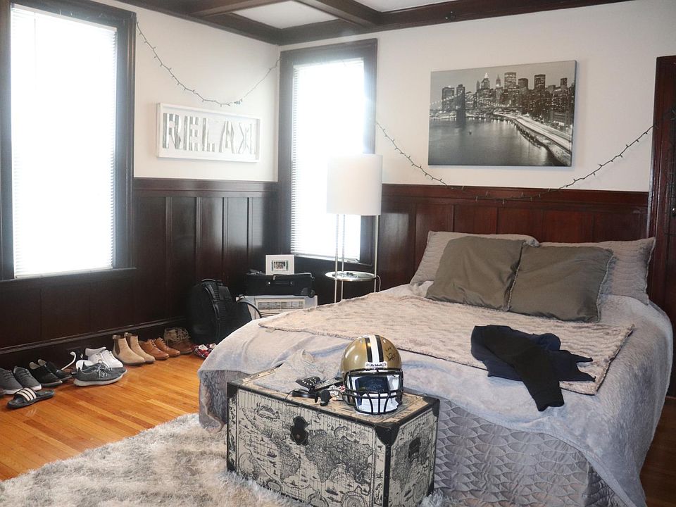 2nd image of 140 Holland St #11