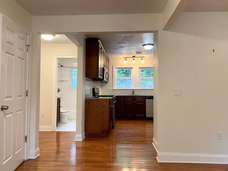 35 Mount Vernon Ave #2 — Photo 2