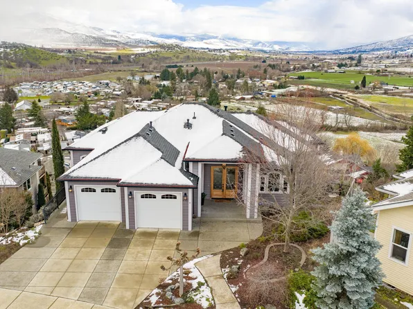 817 Amerman Dr, Phoenix, OR 97535