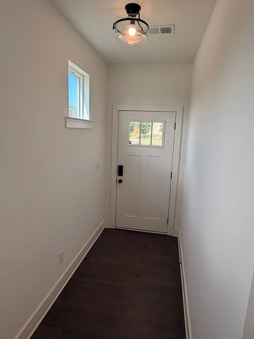 Elegant Lithonia 3 Bedroom 2.5 bath with Fenced backyard! — Photo 2