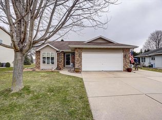 1006 Pasadena Pkwy, Waunakee, WI 53597