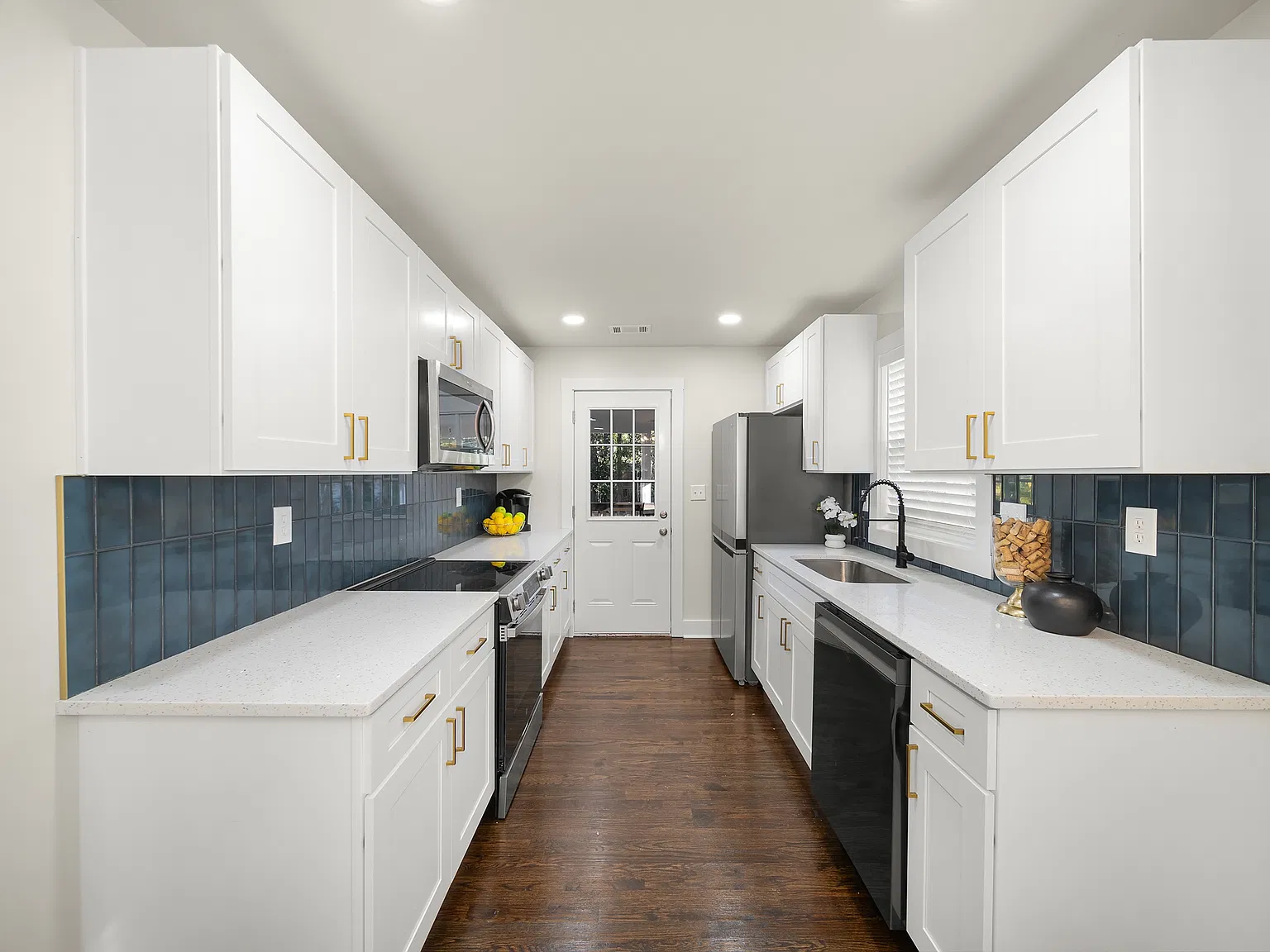 3 bed, 1014 sqft, $2,299 — Photo 2