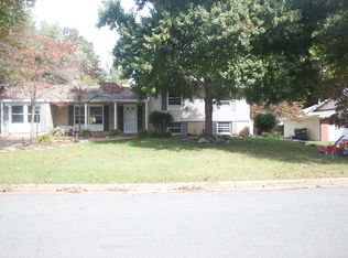 200 W Amhurst Pl, Sterling, VA 20164