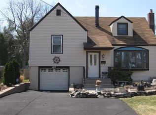 14 Yorkshire Dr, Cedar Grove, NJ 07009