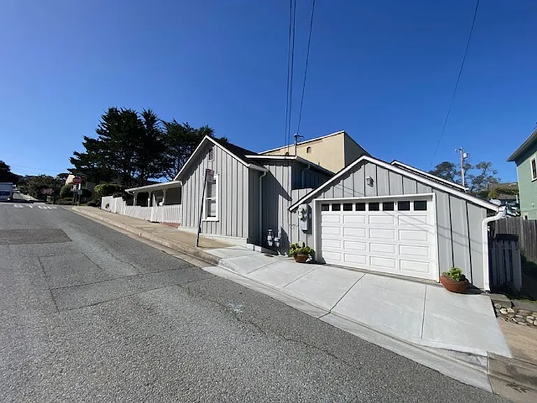 162 10th St — Photo 3