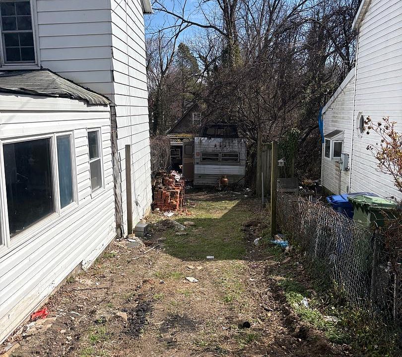 2nd image of 2815 Georgetown Rd