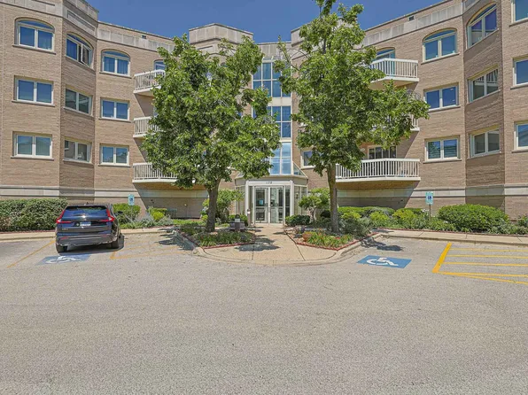 170 Manchester Dr APT 305, Buffalo Grove, IL 60089