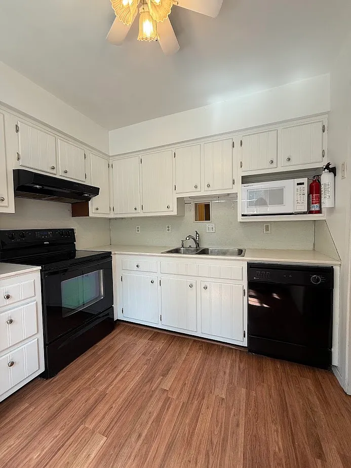 Kitchen - 1109 Teaberry Ln