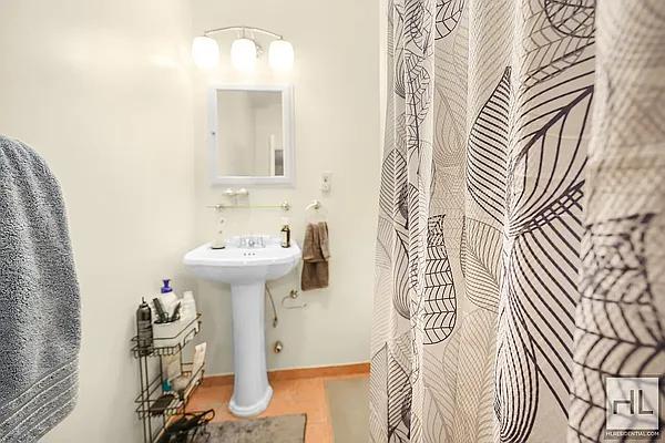 Rented by Charney Real Estate LLC | media 11