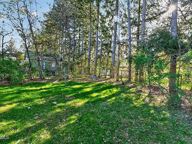 1450 Baker Ave — Photo 39