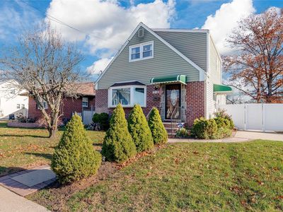 210 Costar Street, Westbury, NY, 11590