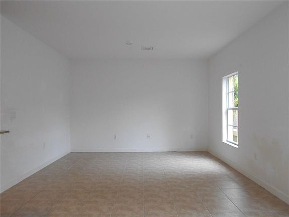 3rd image of 717 NE 43rd Street #717